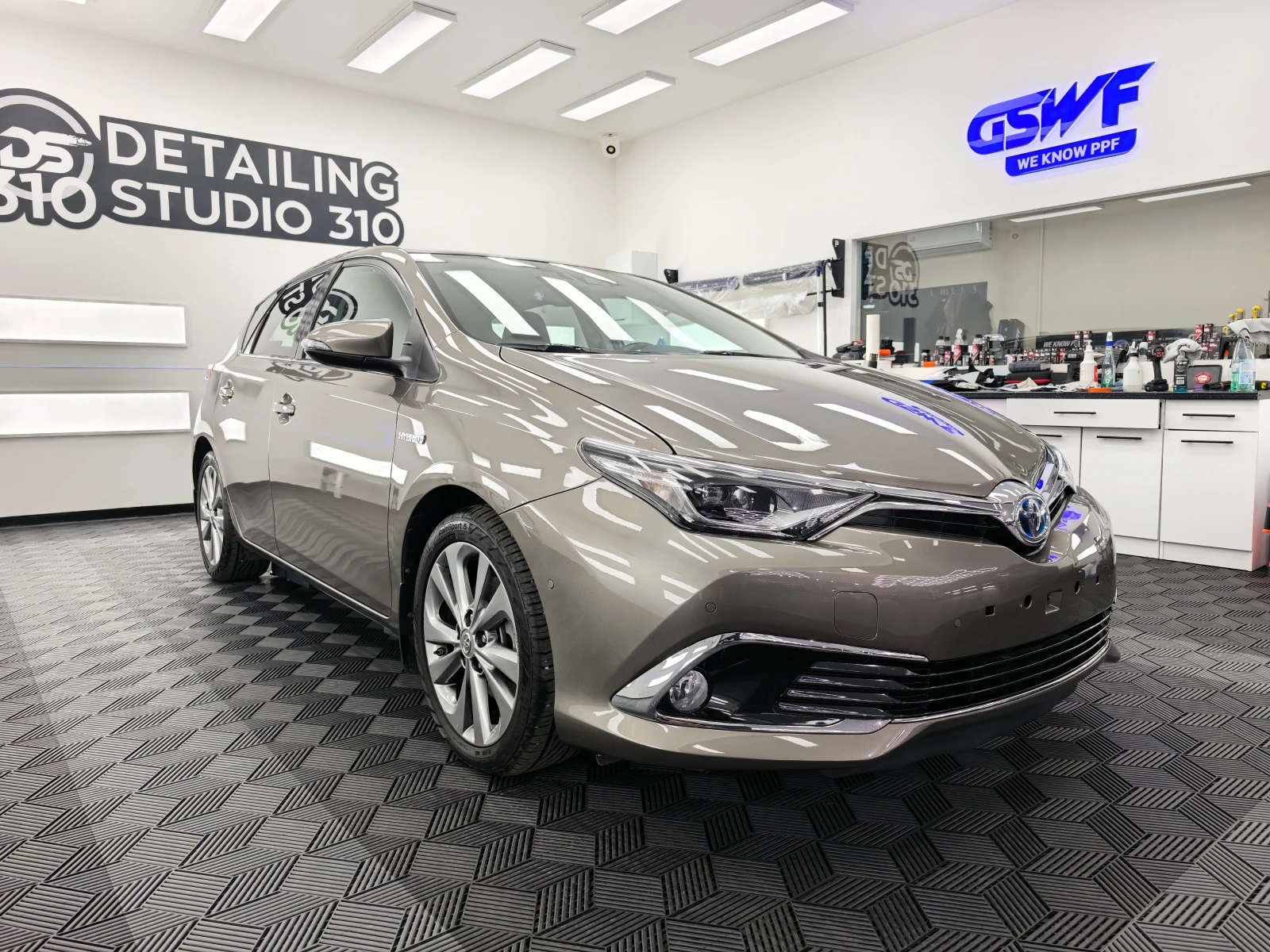 Toyota Auris, снимка 4 - Автомобили и джипове - 54585661