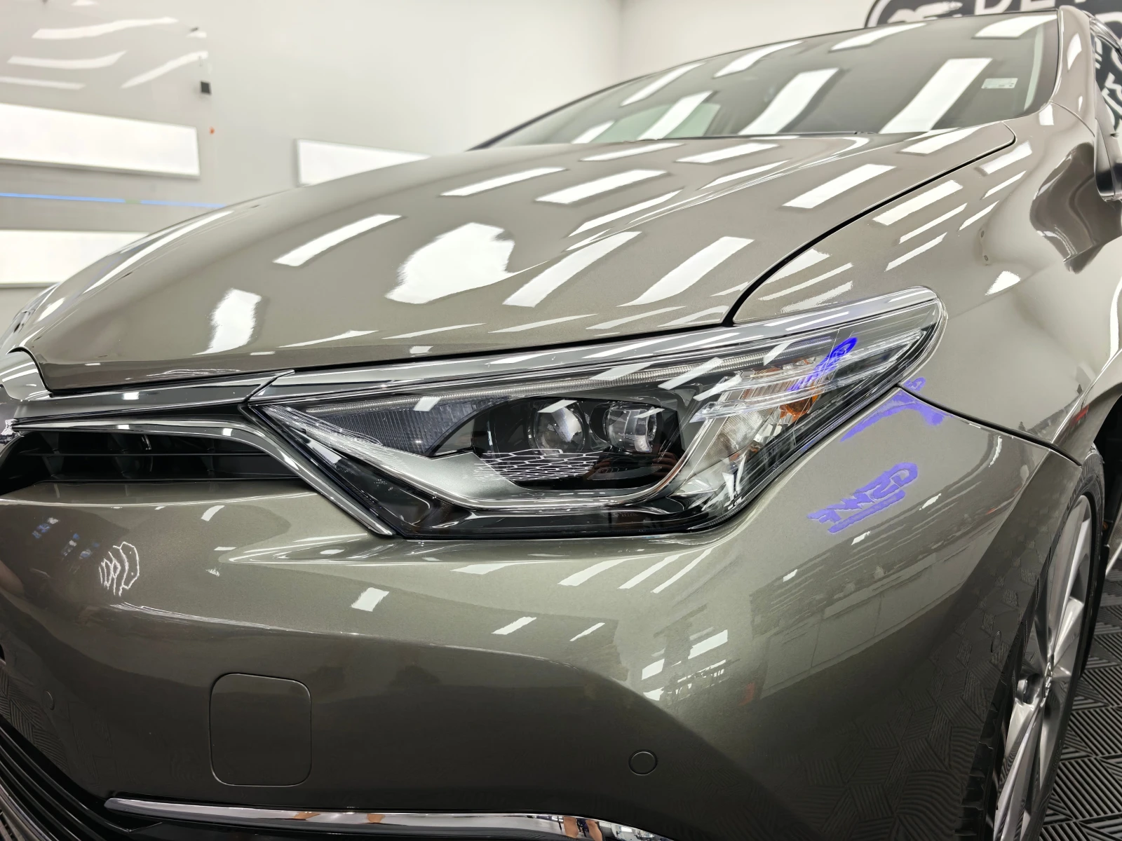 Toyota Auris, снимка 11 - Автомобили и джипове - 54585661