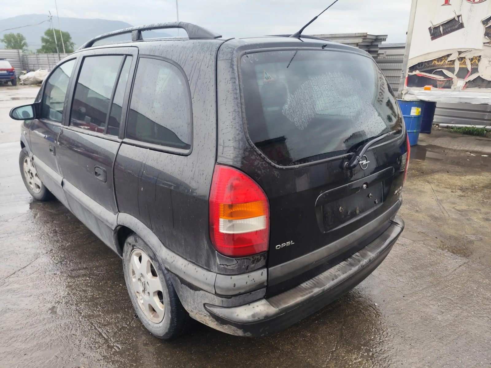 Opel Zafira 1.8, снимка 3 - Автомобили и джипове - 54641393