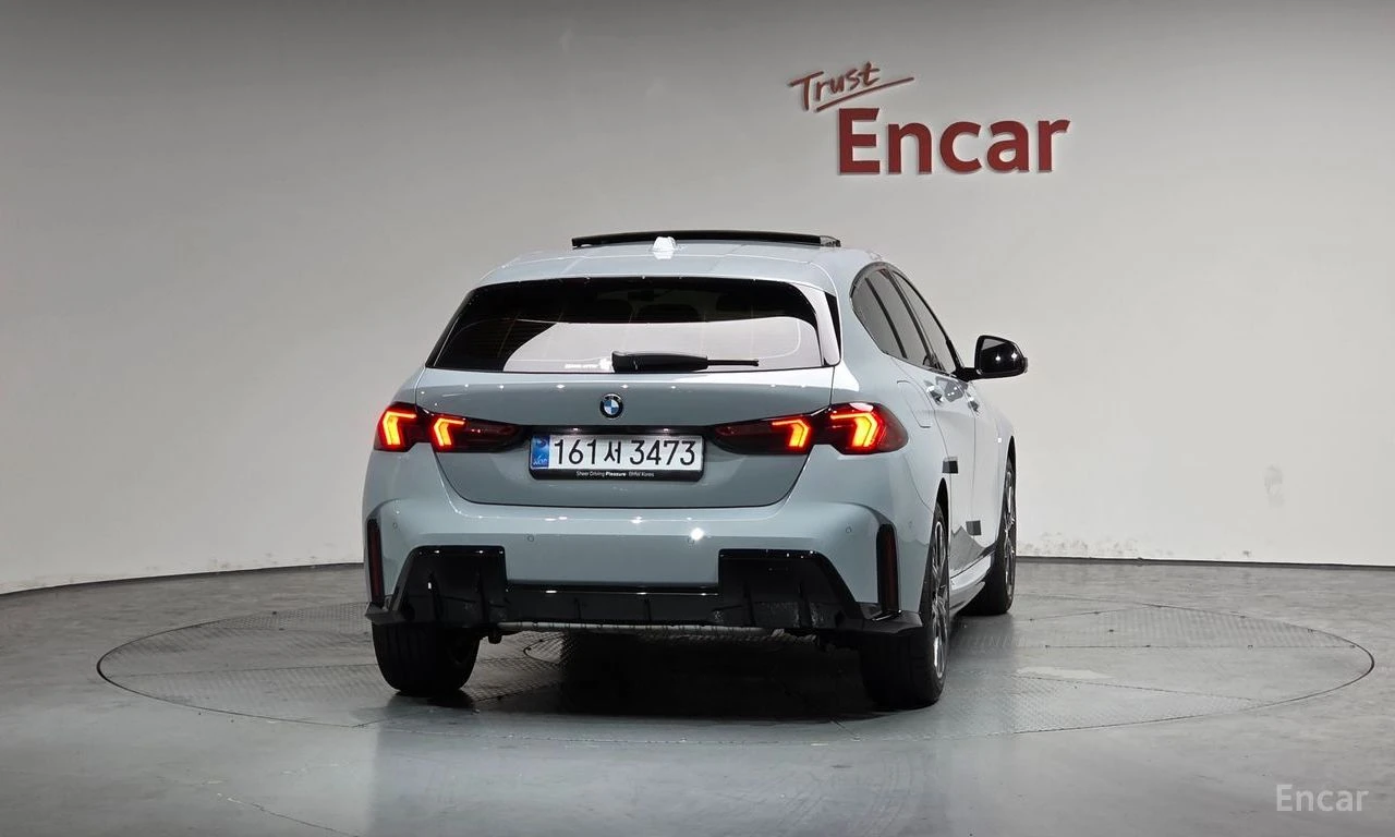 BMW 120 * M-SPORT* КОЖА* ПОДГРЕВ* ПАНОРАМА* HARMAN KARDON*, снимка 4 - Автомобили и джипове - 54659284
