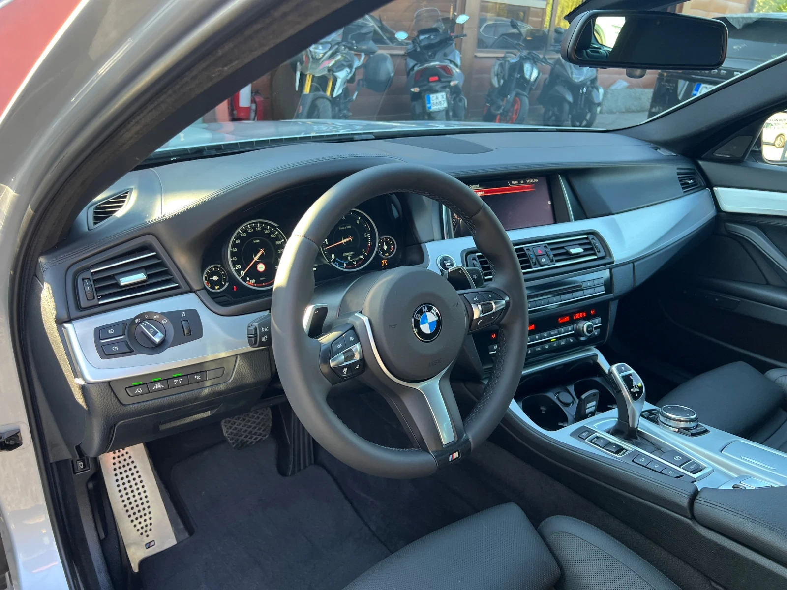 BMW 535 D  xDrive keyless M-Pack Facelift , снимка 12 - Автомобили и джипове - 55703101