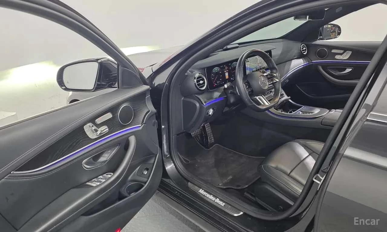 Mercedes-Benz E 220 d 4MATIC AMG Line/ФИНАНСИРАНЕ, снимка 10 - Автомобили и джипове - 56332108