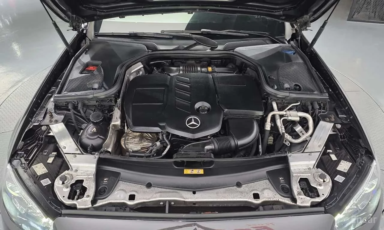 Mercedes-Benz E 220 d 4MATIC AMG Line/ФИНАНСИРАНЕ, снимка 6 - Автомобили и джипове - 56332108