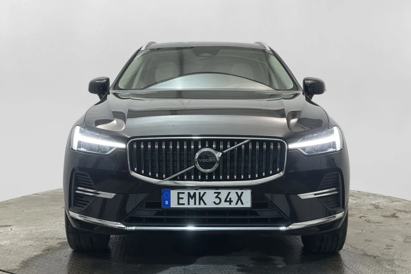 Volvo XC60 Plug In Hybrid* Т6* AWD* Pano* Cam* Navi* , снимка 2 - Автомобили и джипове - 48443470