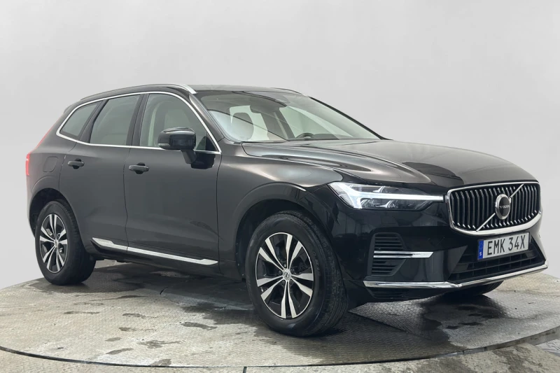 Volvo XC60 Plug In Hybrid* Т6* AWD* Pano* Cam* Navi* , снимка 8 - Автомобили и джипове - 48443470