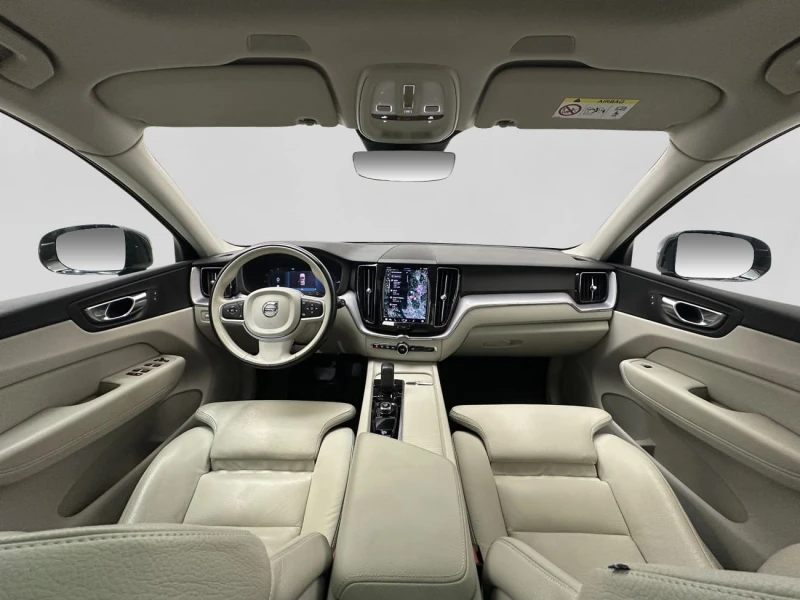 Volvo XC60 Plug In Hybrid* Т6* AWD* Pano* Cam* Navi* , снимка 9 - Автомобили и джипове - 48443470