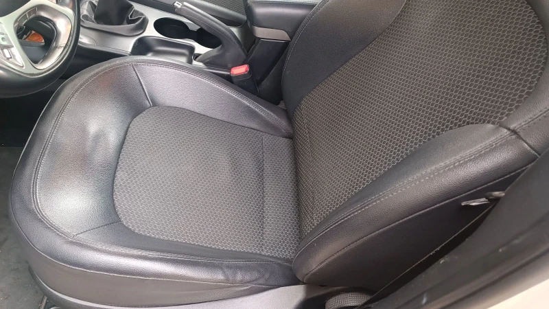 Hyundai IX35 2.0 CRDI, снимка 9 - Автомобили и джипове - 52583539