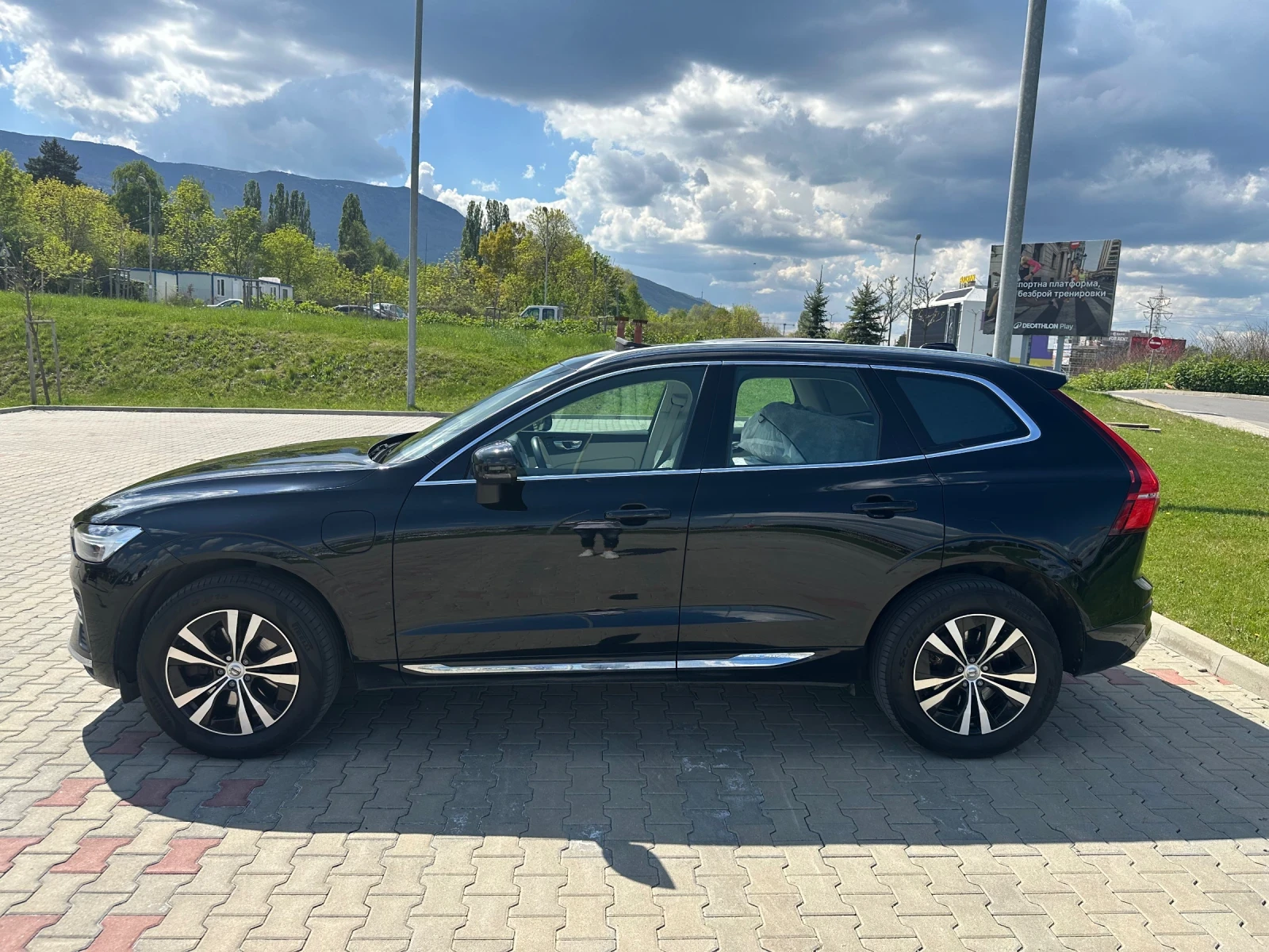 Volvo XC60 Plug In Hybrid* Т6* AWD* Pano* Navi*  - изображение 2