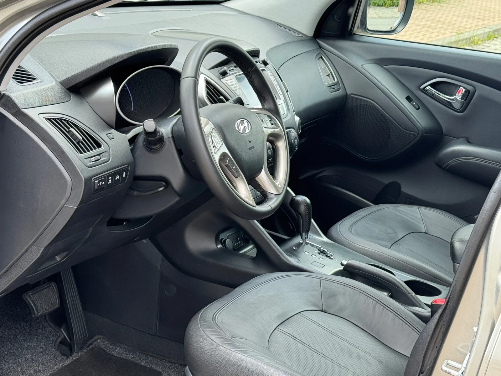 Hyundai IX35 2.0i-4Х4-ПАНОРАМА-KEYLESS-ПОДГРЕВ-КАМЕРА-169Х.КМ!! - изображение 8