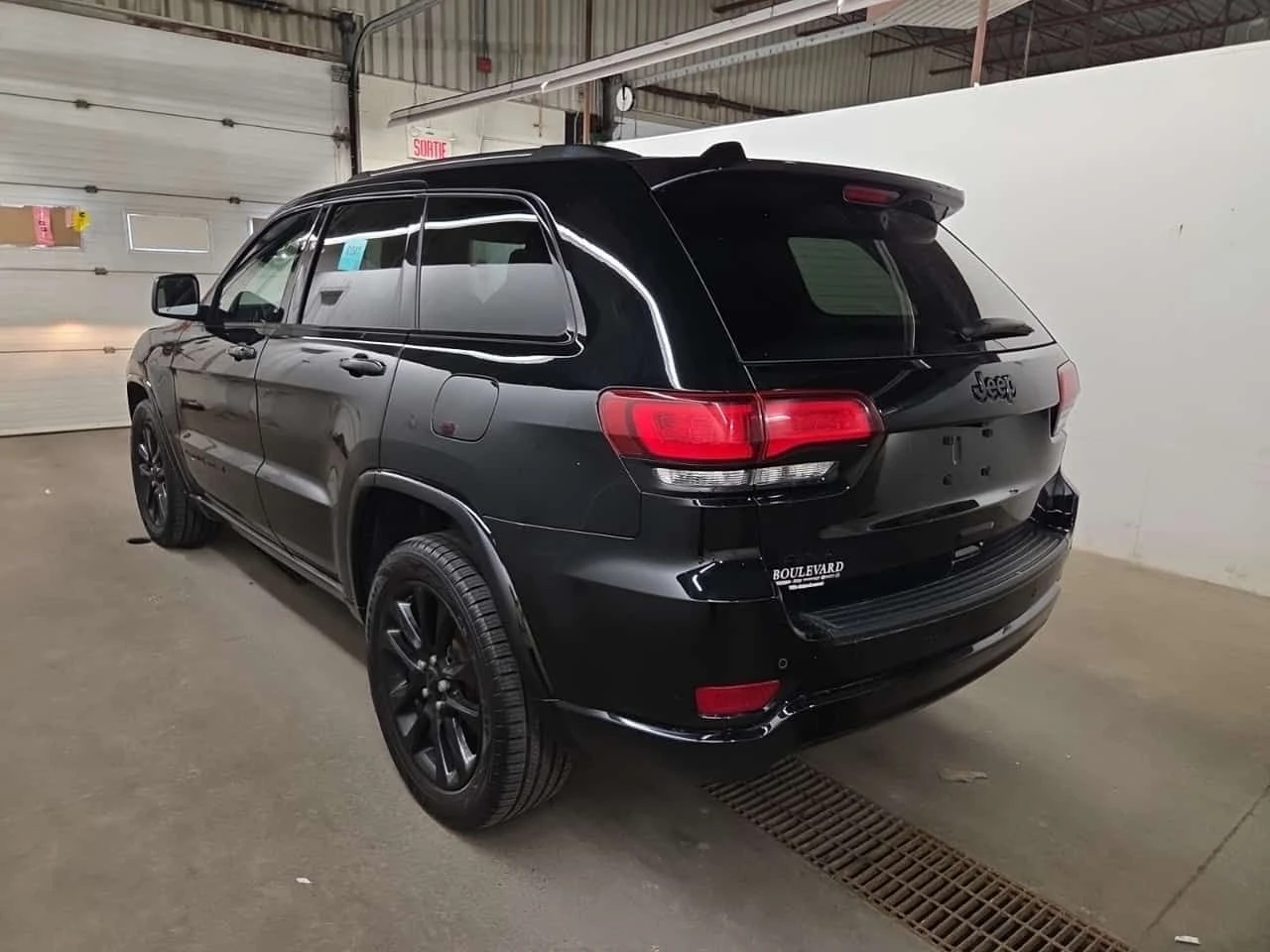 Jeep Grand cherokee ALTITUDE| ПОДГРЕВИ| ЗАДНА КАМЕРА| 2 КЛЮЧА| , снимка 4 - Автомобили и джипове - 55295688