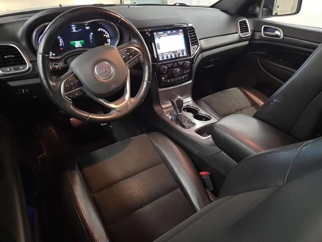 Jeep Grand cherokee ALTITUDE| ПОДГРЕВИ| ЗАДНА КАМЕРА| 2 КЛЮЧА| , снимка 9 - Автомобили и джипове - 55295688