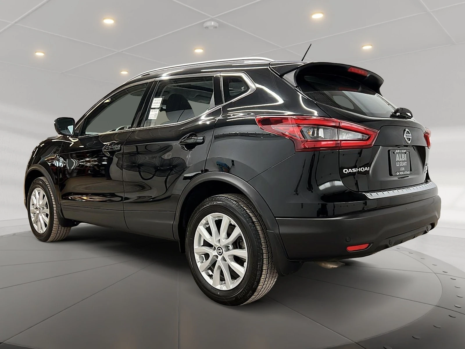 Nissan Qashqai * AWD CVT * CARFAX * ОПЦИЯ ЗА ФИНАНСИРАНЕ, снимка 2 - Автомобили и джипове - 55929865