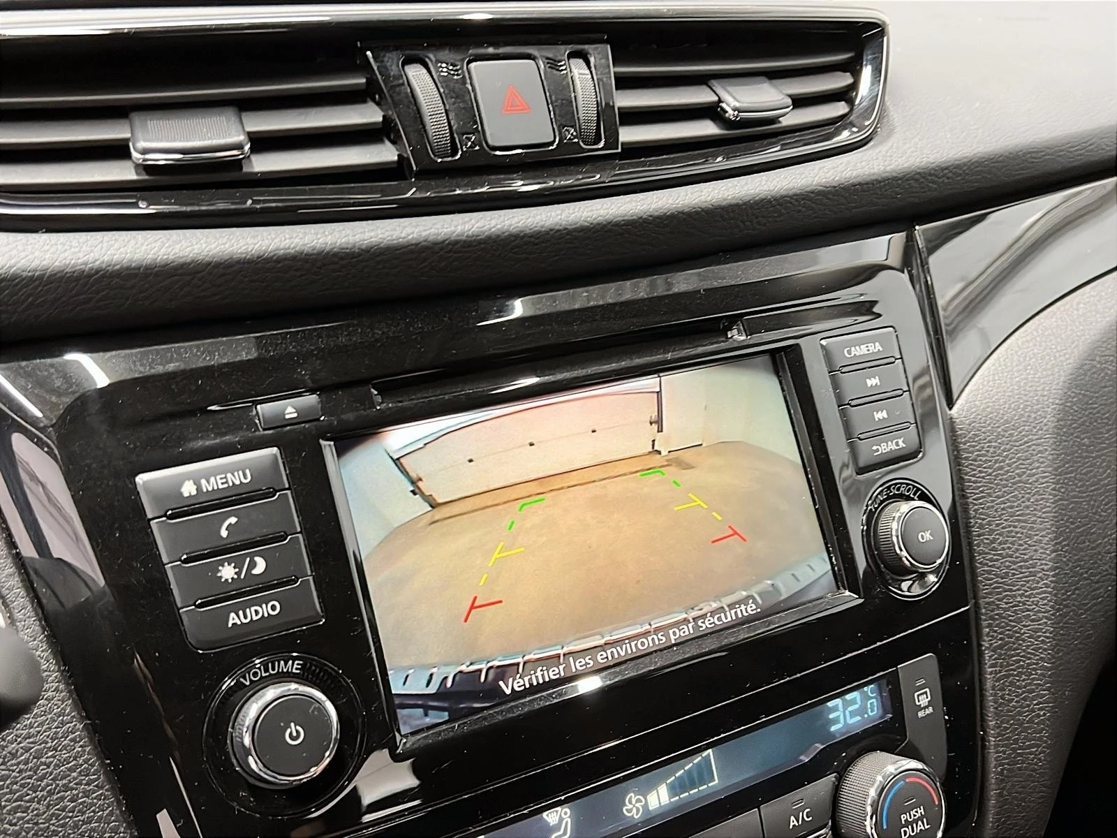 Nissan Qashqai * AWD CVT * CARFAX * ОПЦИЯ ЗА ФИНАНСИРАНЕ, снимка 9 - Автомобили и джипове - 55929865