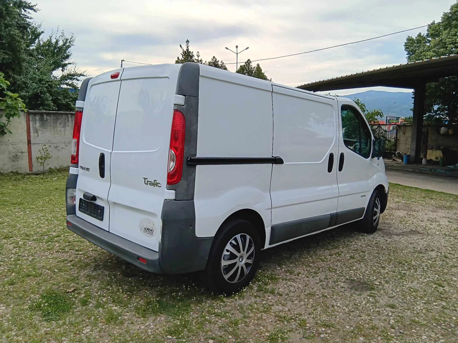 Renault Trafic 2.0 - изображение 8