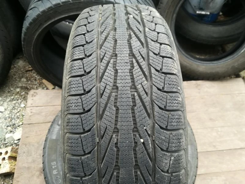 Гуми Зимни 185/60R15, снимка 1 - Гуми и джанти - 20432879