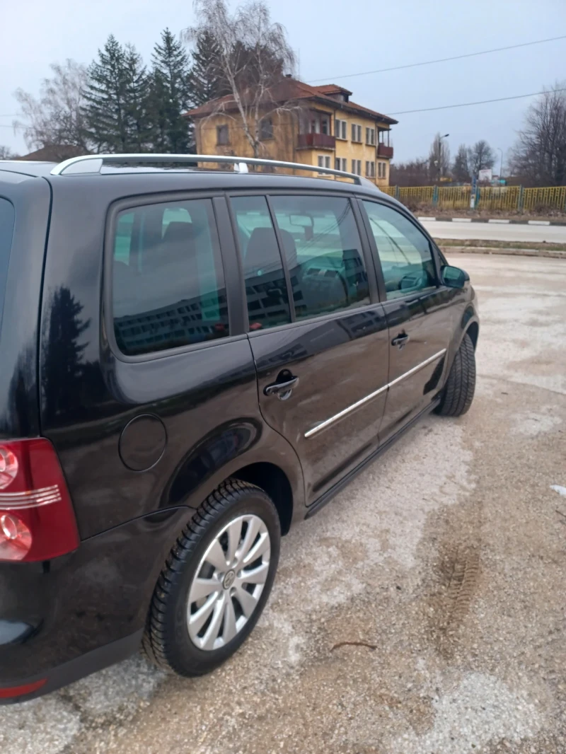 VW Touran 2.0 TDI, снимка 4 - Автомобили и джипове - 48473239