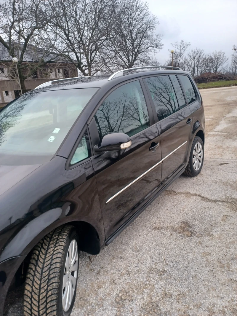 VW Touran 2.0 TDI, снимка 2 - Автомобили и джипове - 48473239