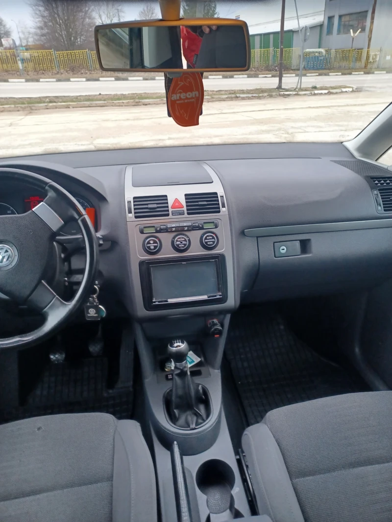 VW Touran 2.0 TDI, снимка 9 - Автомобили и джипове - 48473239