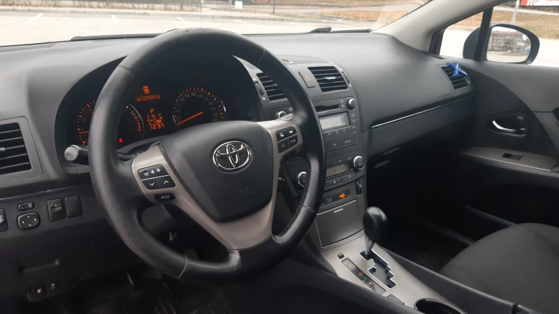 Toyota Avensis 1, 8 VVT-I, снимка 5 - Автомобили и джипове - 48540800