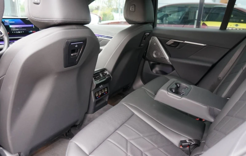 BMW i5 eDrive40, снимка 16 - Автомобили и джипове - 52411849