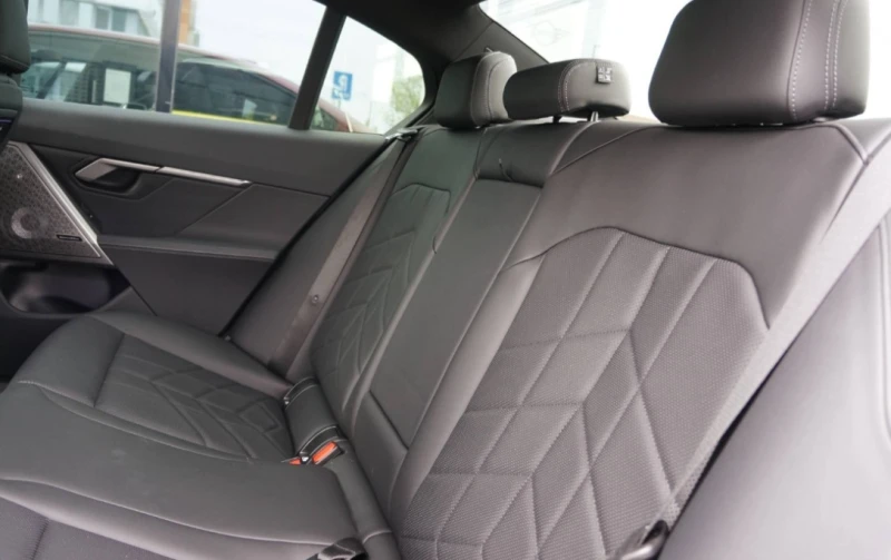 BMW i5 eDrive40, снимка 17 - Автомобили и джипове - 52411849