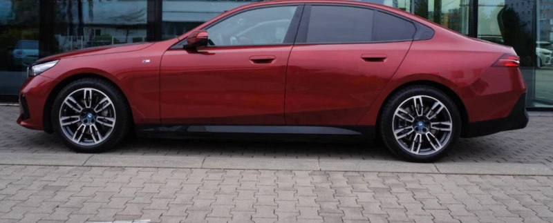 BMW i5 eDrive40, снимка 13 - Автомобили и джипове - 52411849