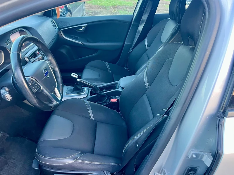 Volvo V40 Momentum, снимка 11 - Автомобили и джипове - 52813016