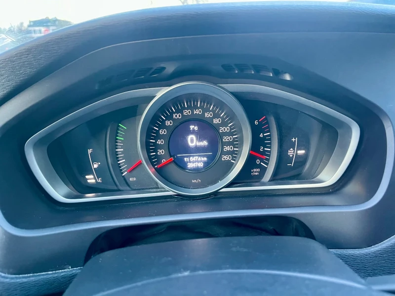 Volvo V40 Momentum, снимка 16 - Автомобили и джипове - 52813016