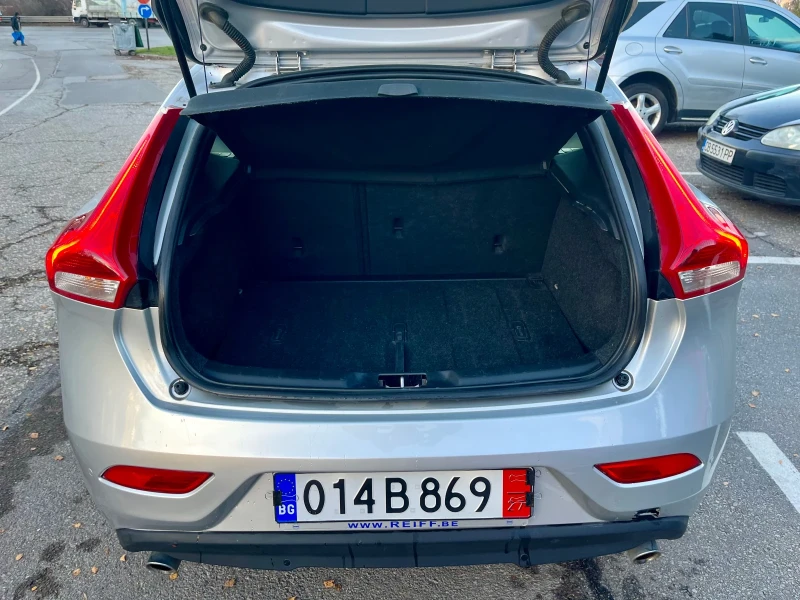 Volvo V40 Momentum, снимка 13 - Автомобили и джипове - 52813016
