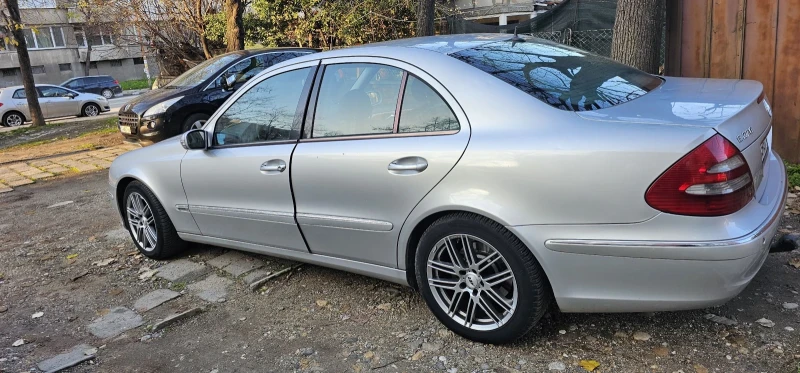 Mercedes-Benz E 270 eleganse, снимка 3 - Автомобили и джипове - 53005365