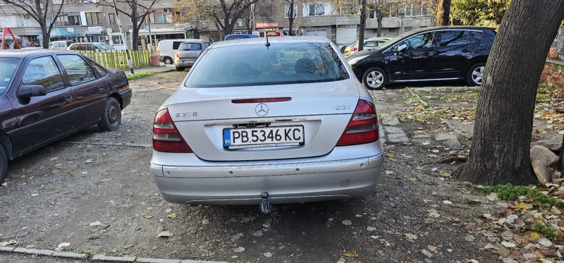 Mercedes-Benz E 270 eleganse, снимка 4 - Автомобили и джипове - 53005365
