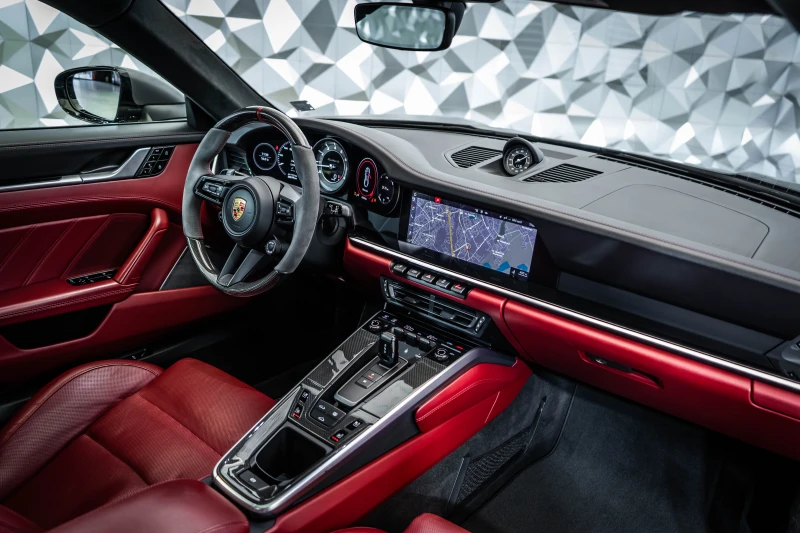 Porsche 911 Turbo S* Carbon* SportChrono* Burmester, снимка 10 - Автомобили и джипове - 53496891