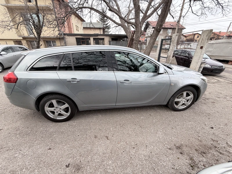 Opel Insignia 2.0 CDTI Sports Tourer SW, снимка 4 - Автомобили и джипове - 53566081