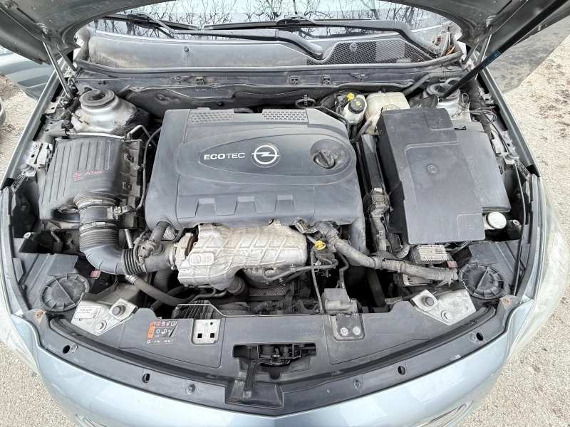 Opel Insignia 2.0 CDTI Sports Tourer SW, снимка 11 - Автомобили и джипове - 53566081