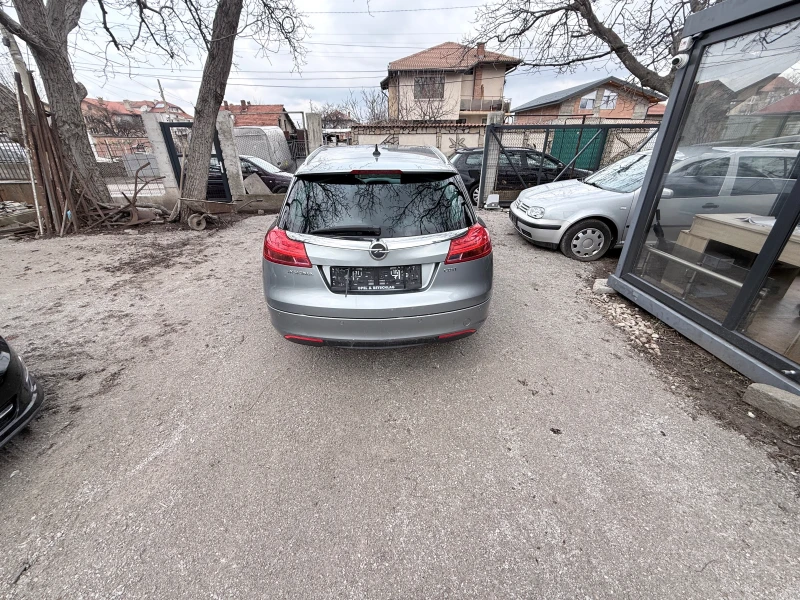 Opel Insignia 2.0 CDTI Sports Tourer SW, снимка 3 - Автомобили и джипове - 53566081