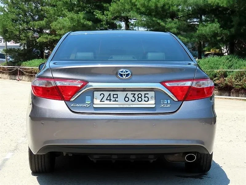 Toyota Camry 2.5 XLE HYBRID, снимка 4 - Автомобили и джипове - 56356591