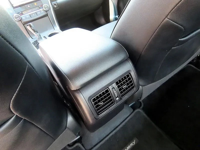 Toyota Camry 2.5 XLE HYBRID, снимка 17 - Автомобили и джипове - 56356591