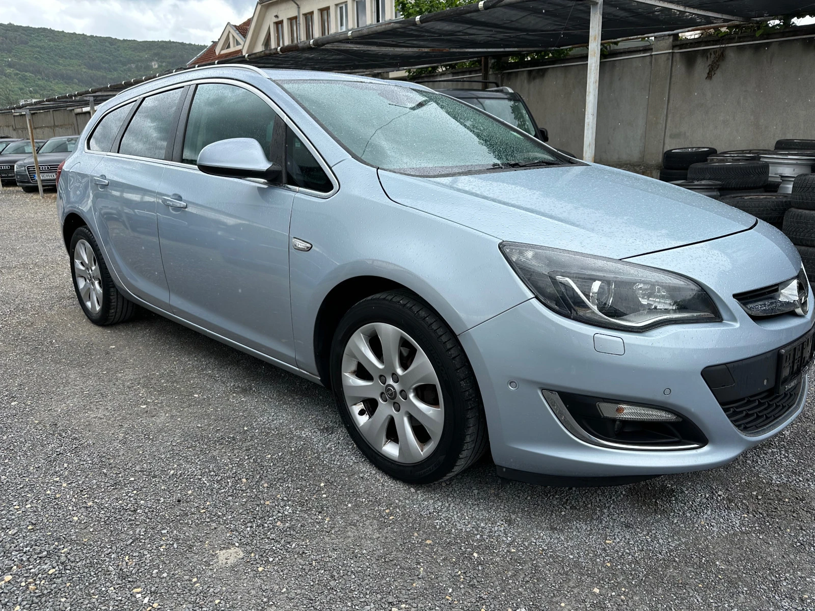 Opel Astra 1, 4 TURBO SPORTS TOURER - изображение 3