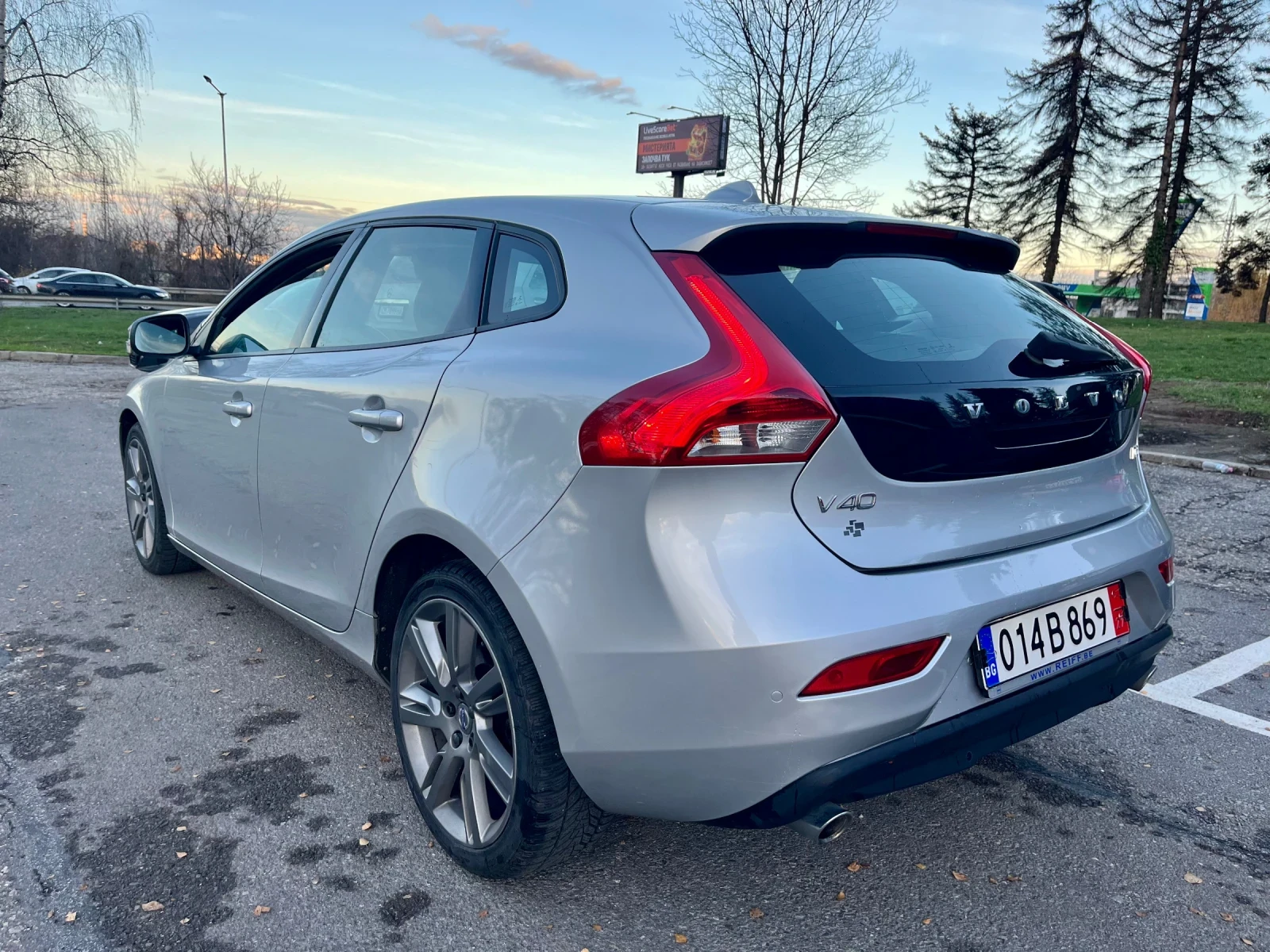 Volvo V40 Momentum - изображение 3