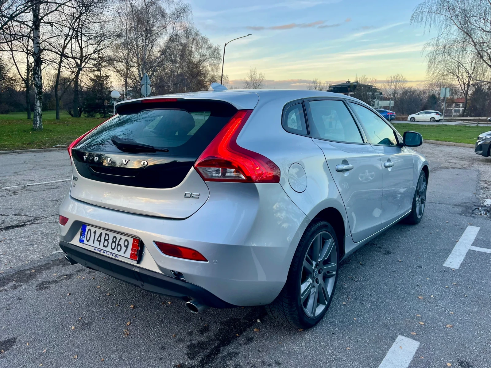 Volvo V40 Momentum - изображение 5