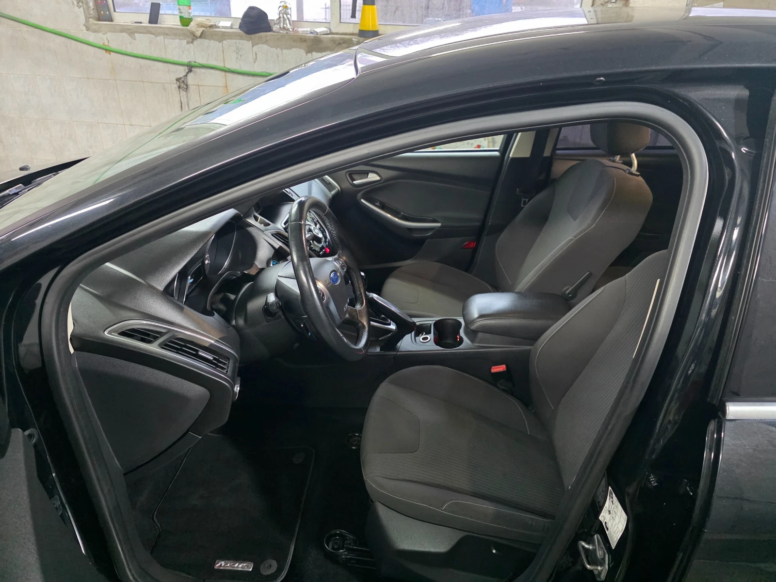 Ford Focus 1.6  НАПЪЛНО ОБСЛУЖЕН  - изображение 4