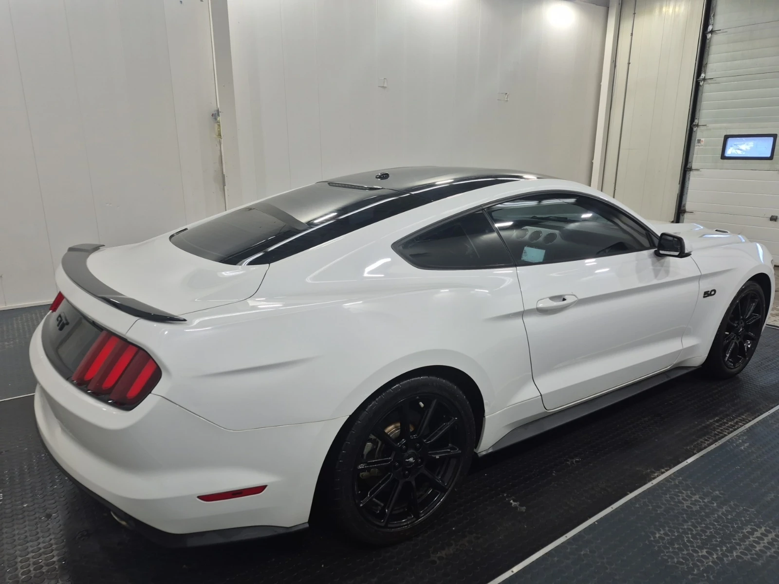 Ford Mustang GT Premium, снимка 3 - Автомобили и джипове - 53761059