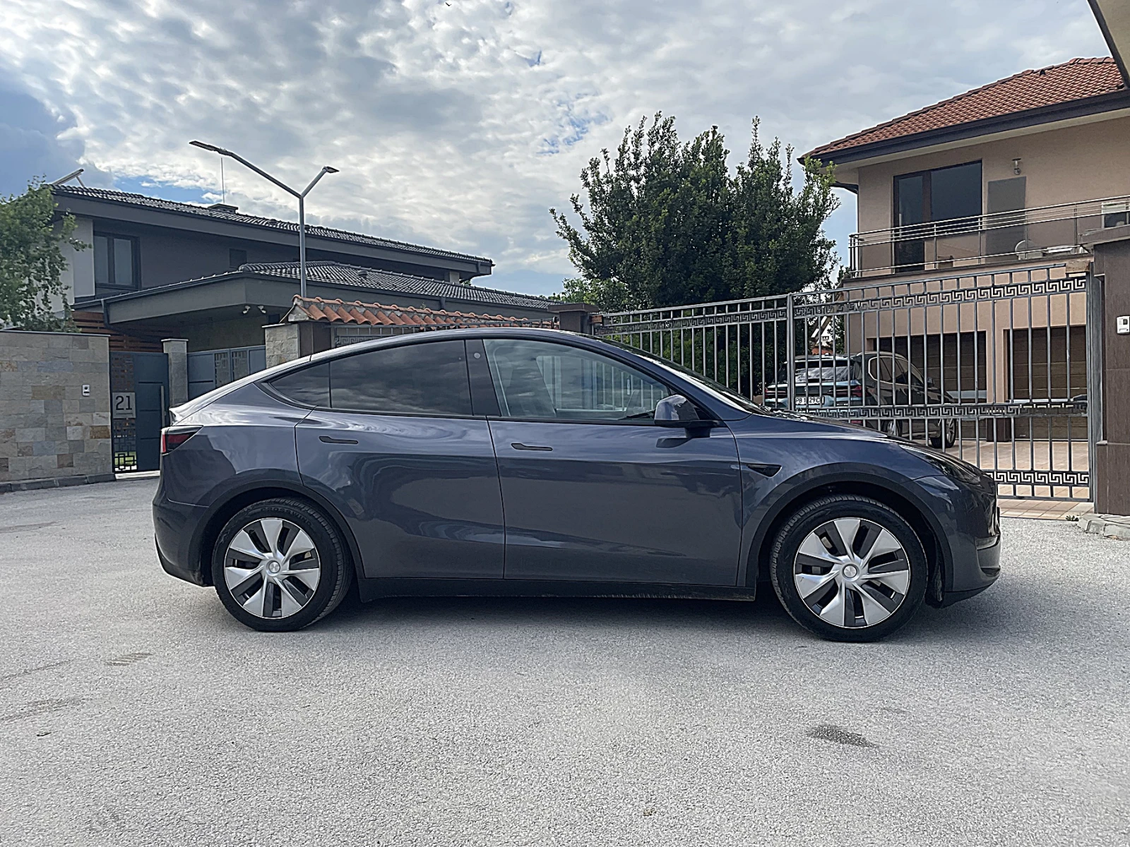Tesla Model Y Long Range 4x4 Европейска Гаранция, снимка 7 - Автомобили и джипове - 54640376