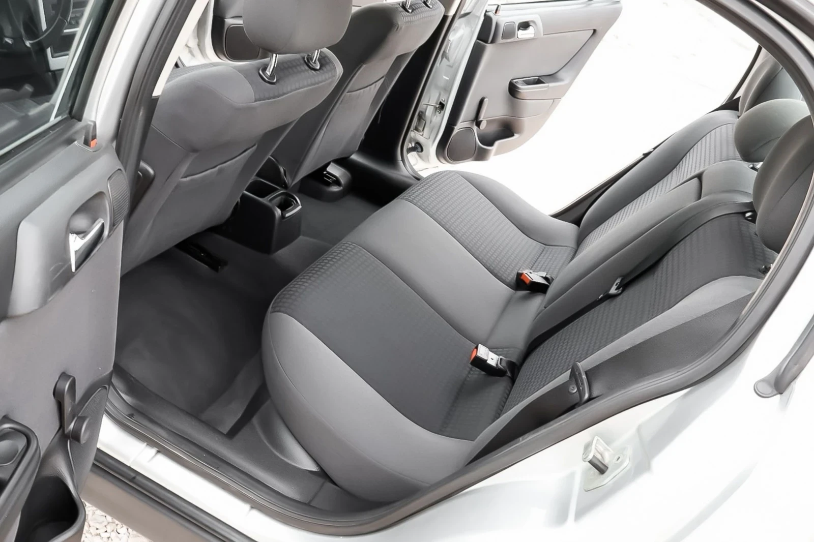 Opel Astra 1.6mi  Face , снимка 11 - Автомобили и джипове - 54388575