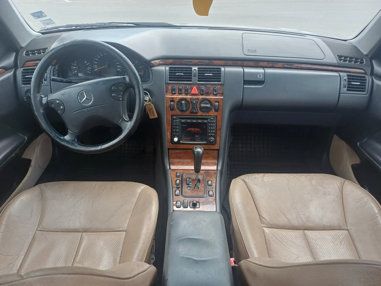 Mercedes-Benz E 270 ELEGANCE, снимка 11 - Автомобили и джипове - 55397502