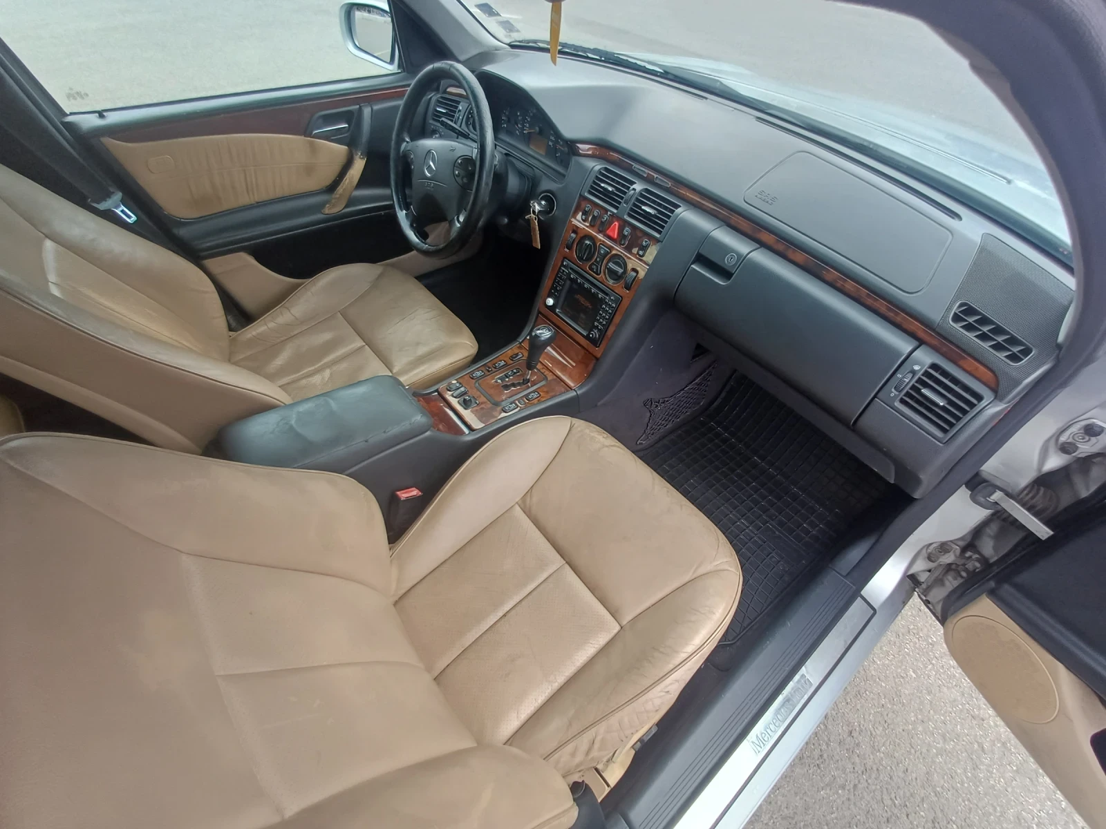 Mercedes-Benz E 270 ELEGANCE, снимка 9 - Автомобили и джипове - 55397502