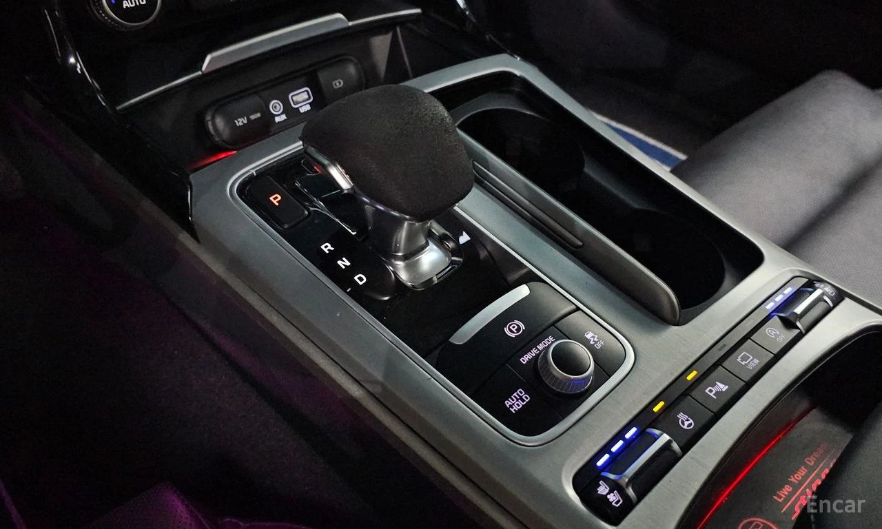 Kia Stinger 2.0* TURBO* ПОДГРЕВ* ОБДУХВАНЕ* КАМЕРА* КЕЙЛЕС* , снимка 11 - Автомобили и джипове - 56234260
