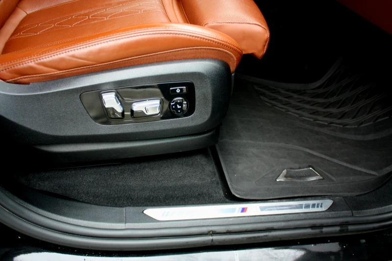 BMW X7 4.0D, снимка 15 - Автомобили и джипове - 53447146