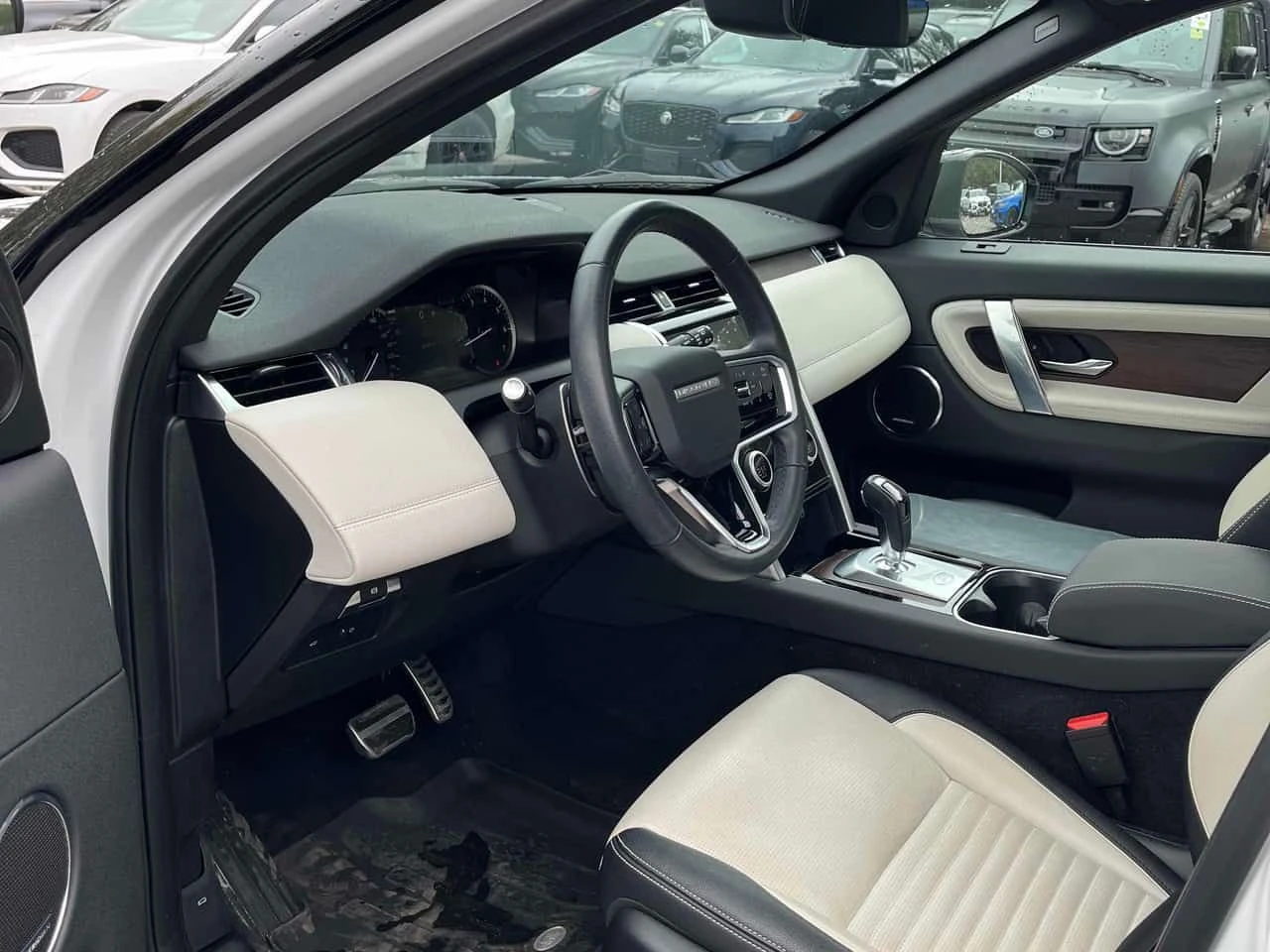 Land Rover Discovery Sport | R Dynamic SE | ПОДГРЕВ | ПАНОРАМА | , снимка 5 - Автомобили и джипове - 54452740