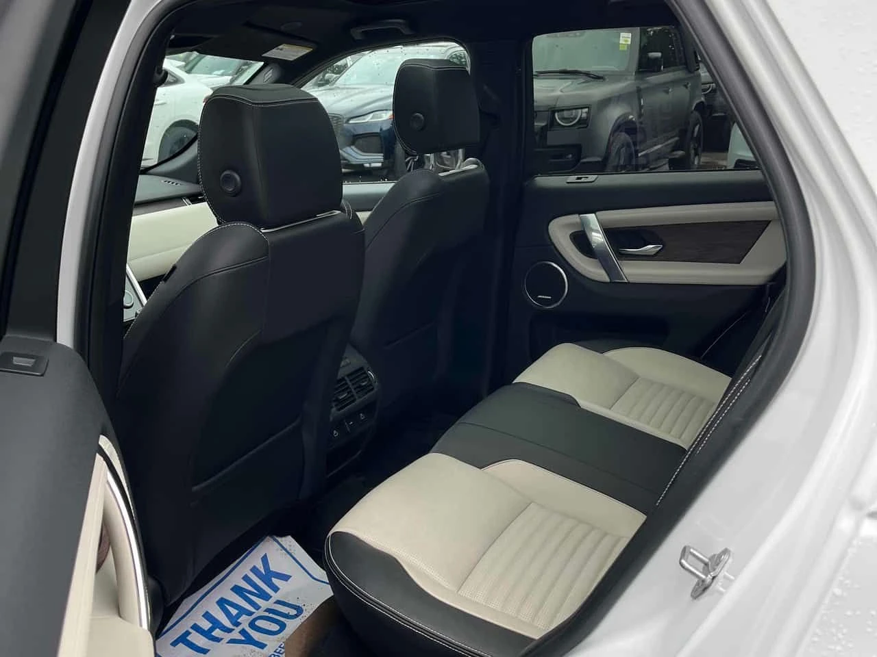 Land Rover Discovery Sport | R Dynamic SE | ПОДГРЕВ | ПАНОРАМА | , снимка 10 - Автомобили и джипове - 54452740